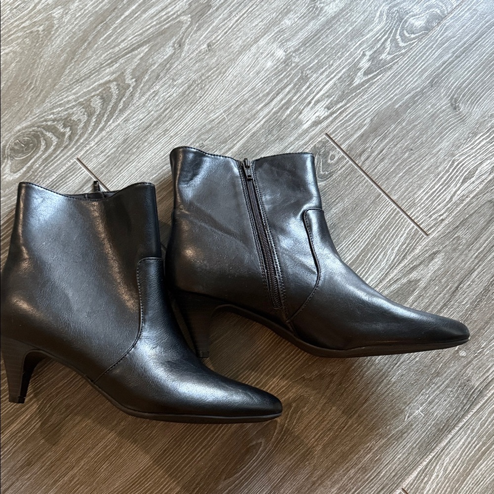 Old navy Elegant Black Ankle Boots new 9